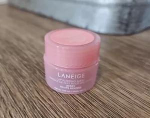 Máscara para dormir labial Laneige en bayas .10 oz NUEVO tamaño de viaje - Imagen 1 de 1