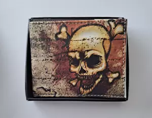 Billetera plegable doble con cabeza de cráneo con huesos cruzados de cuero - Imagen 1 de 3
