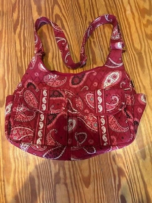 Vera Bradley Rojo Paisley 12 X 15 Bolso Cremallera Con Correa Foto 1 de 4