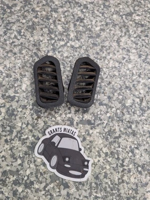 Mazda Miata 1990-1993 OEM 1.6 Upper Dash Vents - Image 1 of 2