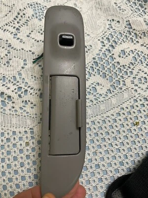 Buick Lesabre RS 2000-2005 Pass. Unidad de montaje de interruptor de ventana de cenicero de puerta trasera Foto 1 de 4