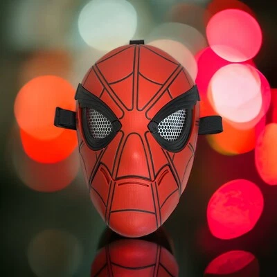 Máscara Marvel Studios Spiderman 2016 da Hasbro vermelha preta acabamento rede de olhos móveis - Imagem 1 de 4