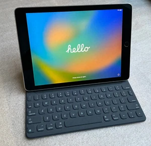 Apple iPad Pro (9.7-inch) A1673 128 GB, Wi-Fi, 9.7 in +Keyboard Space Gray - Picture 1 of 19