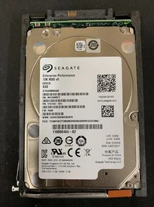 SEAGATE 600GB EMC 005051967 118000464-02 1FD200-031 10K 2.5" HDD W/ CADDY - Bild 1 von 3