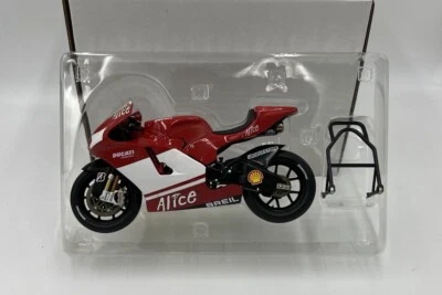 1:12 DUCATI DESMOSEDICI GP 6 SETE GIBERNAU 2003 BRB093  IXO MODELS - Image 1 of 4
