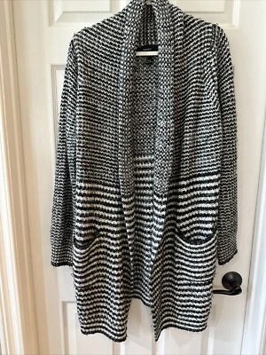 Suéter para mujer Forever 21 grande frente abierto negro/blanco usado en excelente estado Foto 1 de 4