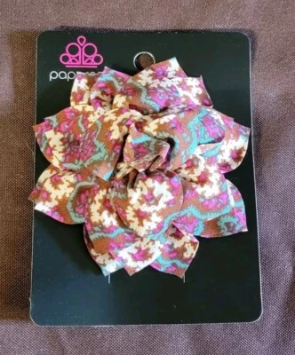 Accesorio de pinza de pelo marrón para paparazzi un día en primavera Foto 1 de 3