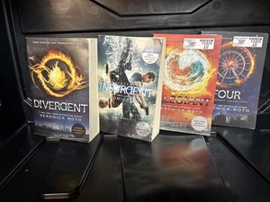 Divergent Serie komplettes Taschenbuch-Set Bücher 1-4 von Veronica Roth kostenloser Versand - Bild 1 von 14