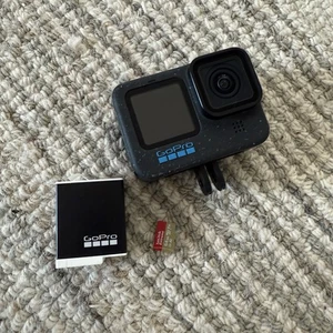 Cámara de acción GoPro Hero12 negra 27MP 4K impermeable con una batería 64GB SD - Imagen 1 de 5
