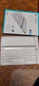 Logitech Wireless Bluetooth Ultrathin Keyboard Cover i5 for iPad Air  - Picture 1 of 5