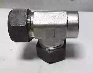 1" Tube x 3/4 FNPT x 1" Tube 316ss Female Run Tee Fitting Parker 16-12-16 MBZ-SS - Picture 1 of 4