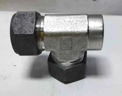 1" Tube x 3/4 FNPT x 1" Tube 316ss Female Run Tee Fitting Parker 16-12-16 MBZ-SS - Image 1 of 4