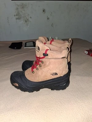 Women's North face heat seeker's hiking boots, New in Box OBO  - Image 1 of 4