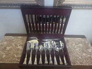 SILBERBESTECK TRUHE UND 56 TEILE OLD COUNTRY ROSEN GOLD BESTECK & SERVIERTEILE - Bild 1 von 6