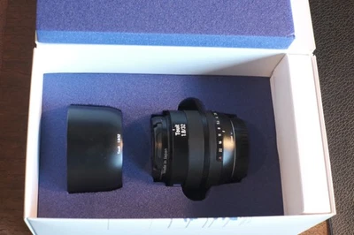 Carl Zeiss Touit 32mm F/1.8 FUJIFILM X mount Lens - Image 1 of 4