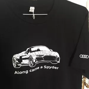 NUEVA CON ETIQUETAS Camiseta Audi brillo en Oscuridad Araña Coche Ropa Hombre Negra Talla XL Oficial - Imagen 1 de 3