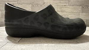 Women’s Croc Neria Animal Print Slip On Clogs Size 9 - Picture 1 of 8