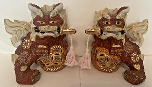 Pair of 2 Japanese Shishi Lion Foo Dog Porcelain Statues Hand Painted Moriage - Picture 1 of 9
