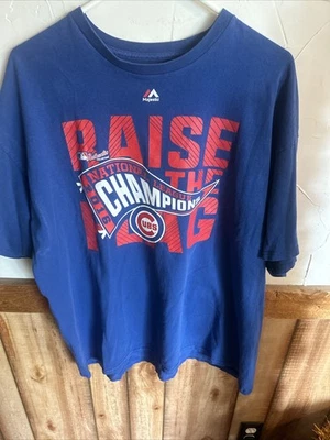 Camiseta Chicago Cubs Raise The Flag 2016 Majestic 2XL - Imagem 1 de 4