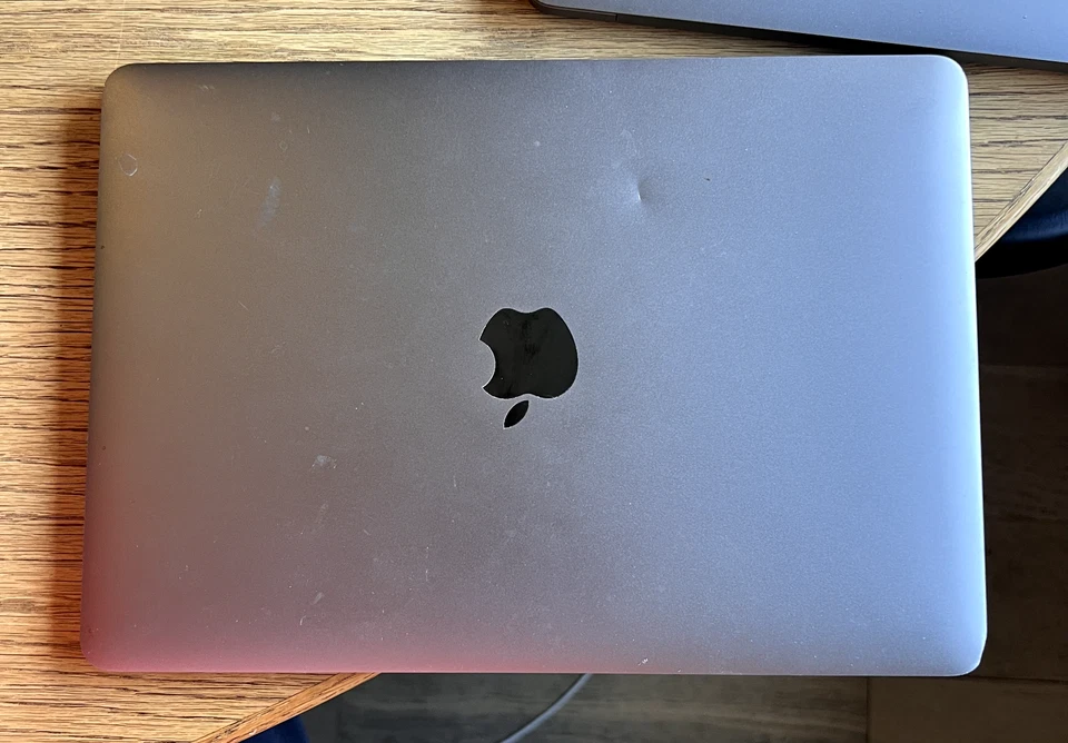 Apple MacBook (Retina and USB C) 12 in 2015/Intel Core M 1.10 GHz, 256 GB 8... - Image 1 of 1