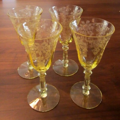 Набор из 4 желтых стаканов для воды с узором Cambridge Apple Blossom 7 1/4 дюйма - Изображение 1 из 4