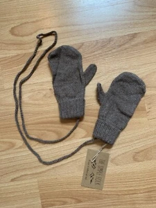 The Simple Folk Essential Gloves 100% Alpaca in Color Fawn 6-8 Years - Picture 1 of 7