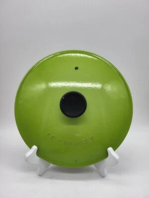 Le Creuset Saucier Pan 21 Kiwi Green (2 .25 Qt) LID ONLY! - Image 1 of 2