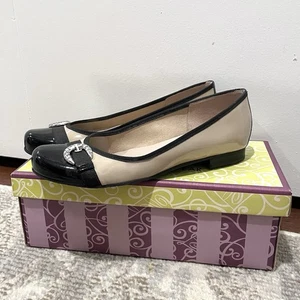 Brighton 8 SCHMALE Baby-Flats nude Lackleder Schnalle vorne beige, schwarz - Bild 1 von 10