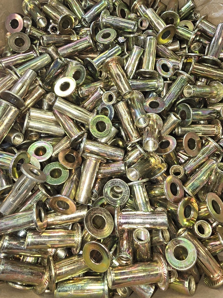 100 nuevas tuercas cruzadas prebullidas de acero amarillo zinc (más tuercas/insertos roscados) Foto 1 de 4