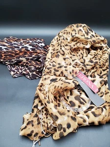 2 Damen Schals mit Gepardenmuster 70 x 42 Zoll neu mit Etikett & Perlenfransen, 1 gebraucht 68 x 16 Zoll - Bild 1 von 7