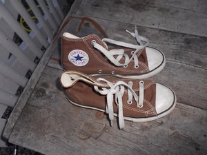 baskets CONVERSE MARRON T 32  A 12 € ACH IMM FP REDUITS MONDIAL RELAY  PRIX CADE - Picture 1 of 9
