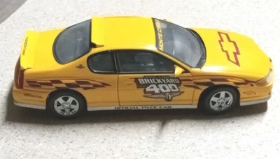 Coche de ritmo Brickyard 400 5 de agosto 2001 Chevy Monte Carlo escala 1:18 por Sun Star  Foto 1 de 4