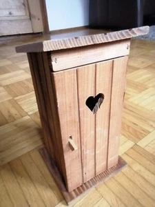 Stilles Örtchen aus Holz, Deko, Toilettenhäuschen - Bild 1 von 8