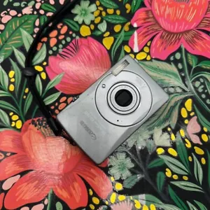 Canon PowerShot SD750 7.1MP Digital Point-and-Shoot Camera – Silver - Picture 1 of 5