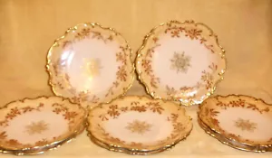 Juego de 8 platos de cena antiguos de T&V Francia - Limoges blanco beige y dorado festoneado - Imagen 1 de 10