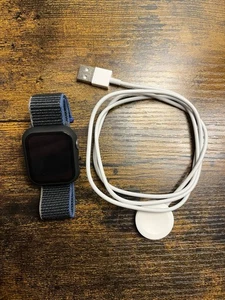 Apple Watch SE A2353 40mm New Condition - Photo 1 sur 3