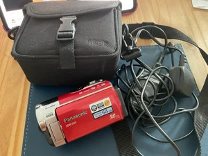 Panasonic SDR-S50 Handheld camcorder red With Charger And SD CARD - Picture 1 of 9