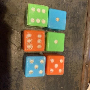6 große Würfel. Kunststoff. Hohl. Kostenloser Versand. Kleiner Würfel und Klick für Waage - Bild 1 von 2