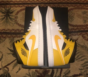 Nike Air Jordan 1 Mid University Gold White Black 554724-170 Men's Size 13 New - Picture 1 of 6