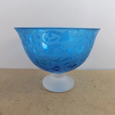 Tigela Michael Weems Elise com pés azuis 7 x 5,5 muito boa qualidade assinada - Imagem 1 de 4