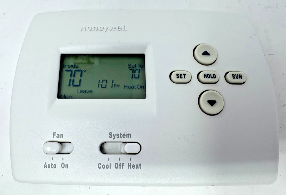 Honeywell Pro 4000 TH4110D1007 Programmable Thermostat 1H/1C Electric Gas WORKS! - Image 1 of 4