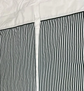 2 VINTAGE SPRINGS CLASSIC LINES GREEN & WHITE PILLOW CASES READ - Picture 1 of 5