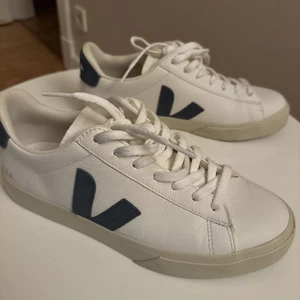 EU Größe 41- VEJA Campo Chromefree Low White Blau W - Bild 1 von 8
