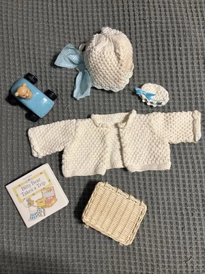 Conjunto de aventura de viaje Bitty Baby Bitty Bear suéter, sombrero, juguete y libro de colección Foto 1 de 4
