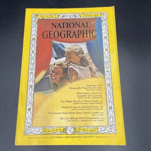 National Geographic August 1963 First Jane Goodall Chimpanzees Disney + Map EUC - Imagen 1 de 10