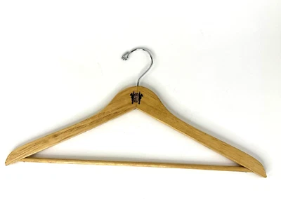 Percha de madera de colección The Brown Palace Hotel Denver 18" con barra de pantalones Foto 1 de 4