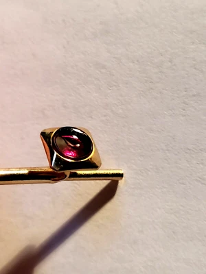 Gemelos Swank vintage para hombre en metal tono dorado con piedras rojas 1" Foto 1 de 4