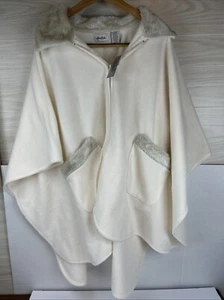Le Moda Women’s Shawl Collar Fleece Poncho One Size Fits All Cream Color NWT - Picture 1 of 8