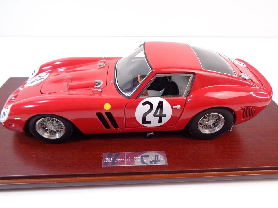 Ferrari 250 GTO LM Hot Wheels Elite escala 1/18 diecast 1963 con vitrina Foto 1 de 4