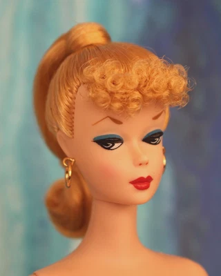 Desnudo Repro #1 REPRODUCCIÓN Rubia Dorada Cola de Caballo Barbie Caniche Bangs Dbox4ÚNICO EN SU CLASE Foto 1 de 4